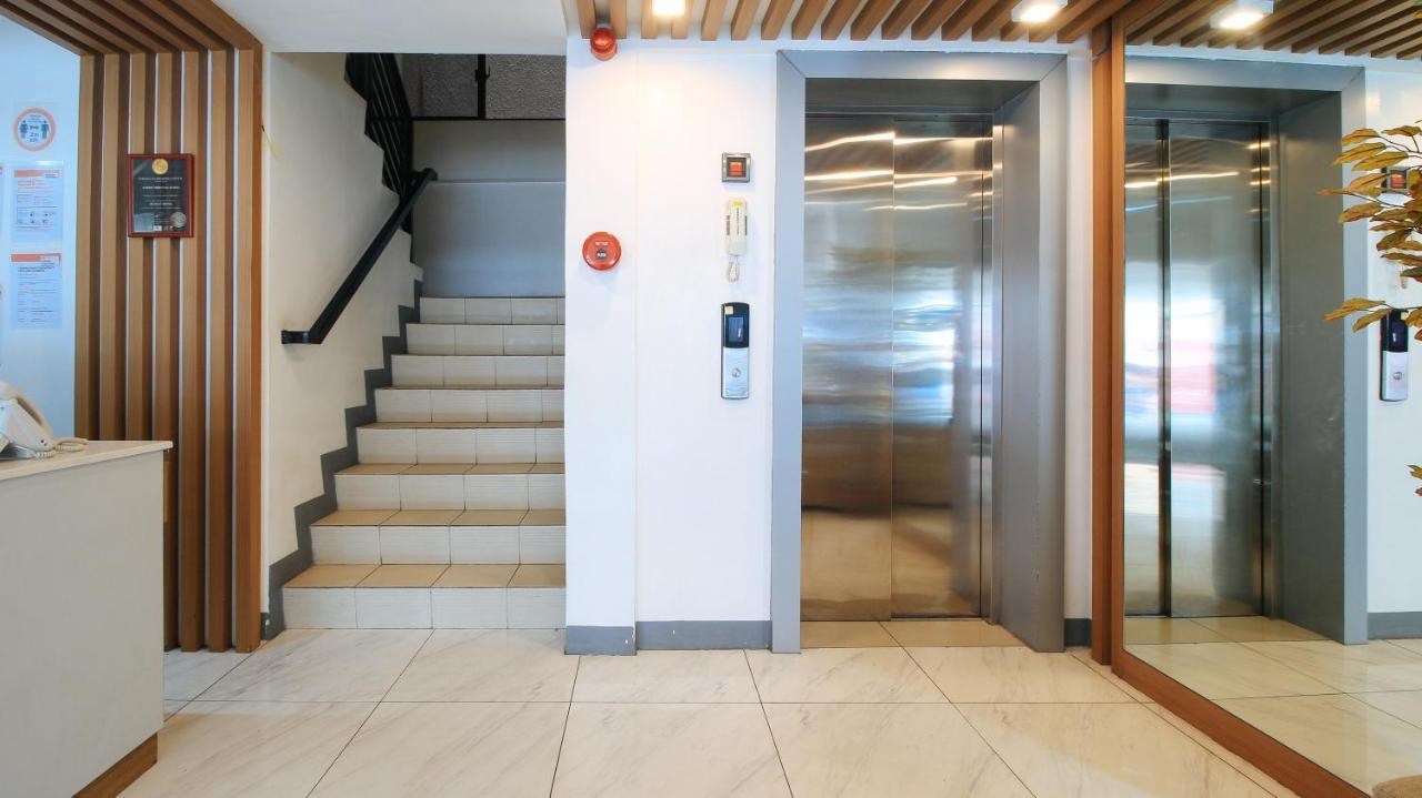 Reddoorz Plus @ Jardin Suites Guadalupe Nuevo Mandaluyong Eksteriør billede